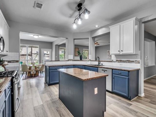 17726 Creek Bluff Lane, Cypress, TX 77433