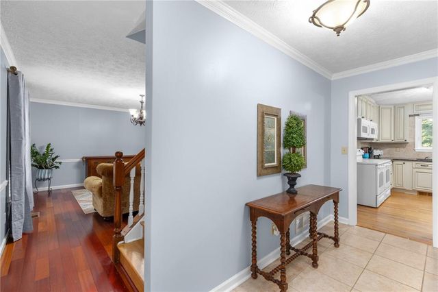 2527 Venture Circle, Gainesville, GA 30506