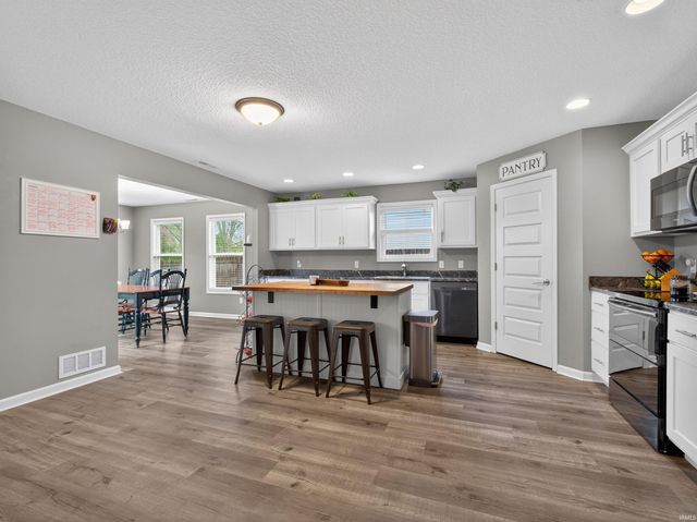 2825 Briar Bush Lane, Fort Wayne, IN 46815