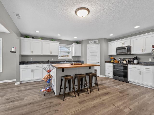 2825 Briar Bush Lane, Fort Wayne, IN 46815