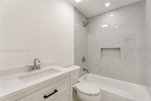 851 W 35th St, Hialeah, FL 33012