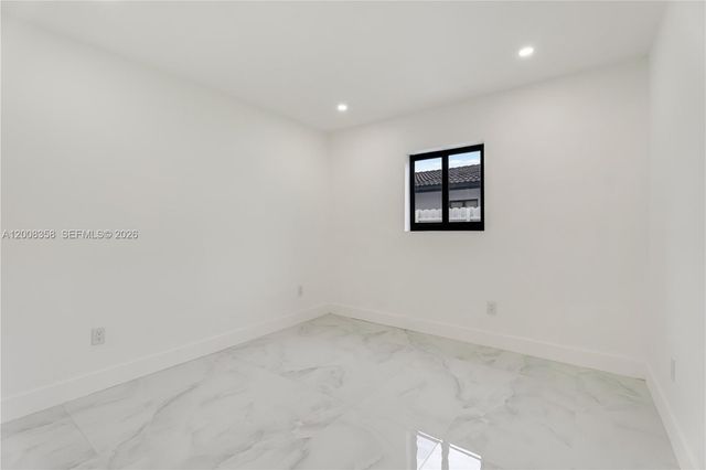 851 W 35th St, Hialeah, FL 33012