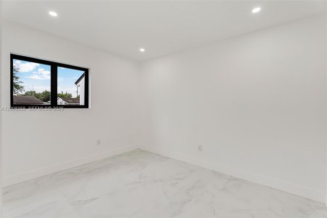 851 W 35th St, Hialeah, FL 33012