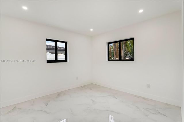 851 W 35th St, Hialeah, FL 33012