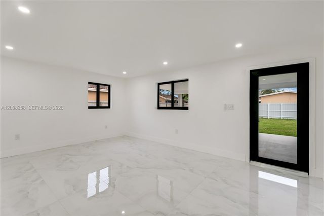 851 W 35th St, Hialeah, FL 33012