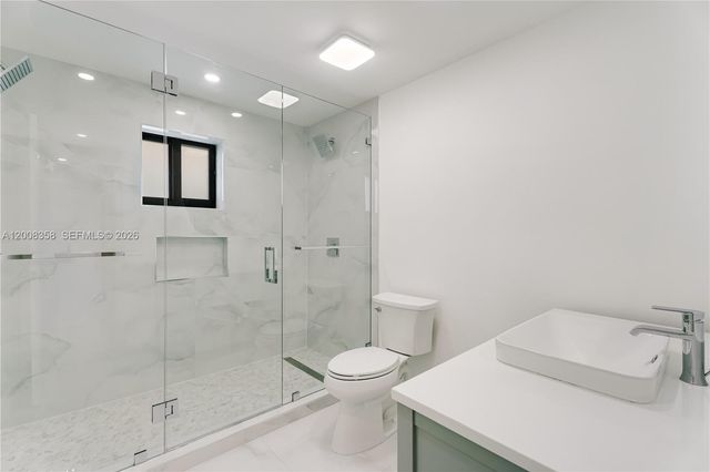 851 W 35th St, Hialeah, FL 33012