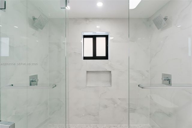 851 W 35th St, Hialeah, FL 33012