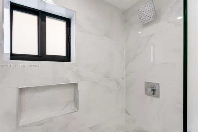 851 W 35th St, Hialeah, FL 33012