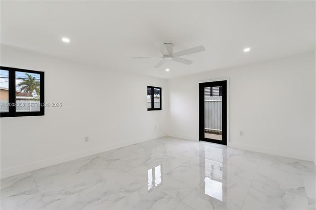 851 W 35th St, Hialeah, FL 33012