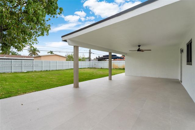 851 W 35th St, Hialeah, FL 33012