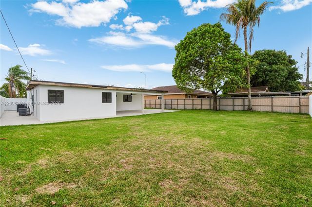 851 W 35th St, Hialeah, FL 33012