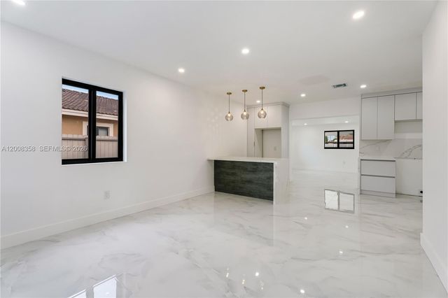 851 W 35th St, Hialeah, FL 33012