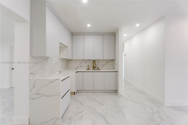 851 W 35th St, Hialeah, FL 33012