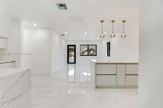 851 W 35th St, Hialeah, FL 33012