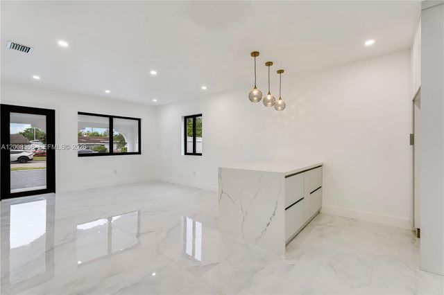 851 W 35th St, Hialeah, FL 33012