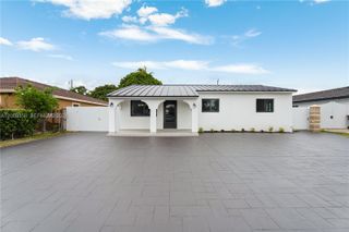 851 W 35th St, Hialeah, FL 33012
