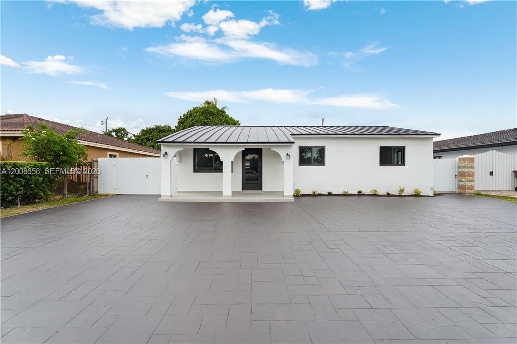 851 W 35th St, Hialeah, FL 33012