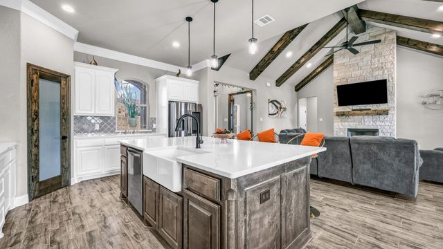 1055 Meadow Wood Terrace, Azle, TX 76020