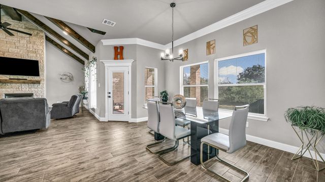 1055 Meadow Wood Terrace, Azle, TX 76020