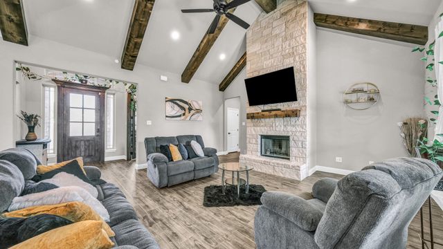 1055 Meadow Wood Terrace, Azle, TX 76020