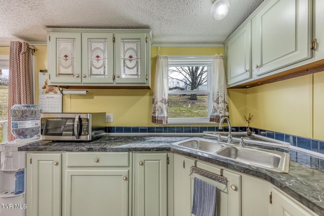 213 Jarrell Drive, Bluff City, TN 37618