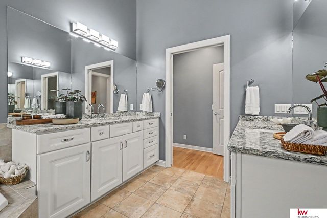 17219 Howard Plaza, Omaha, NE 68118