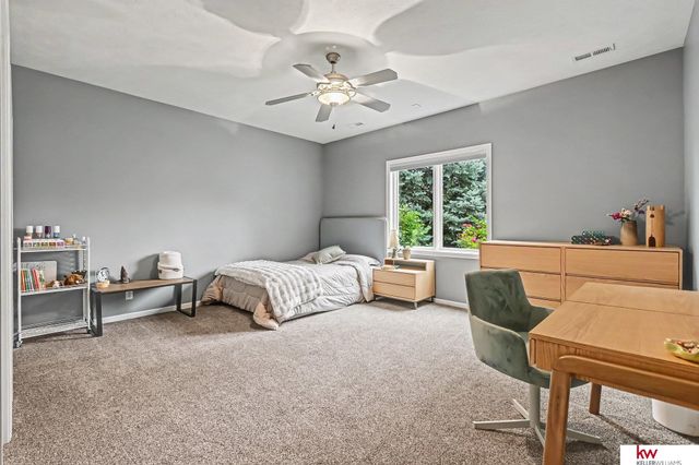 17219 Howard Plaza, Omaha, NE 68118