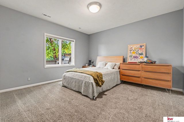 17219 Howard Plaza, Omaha, NE 68118