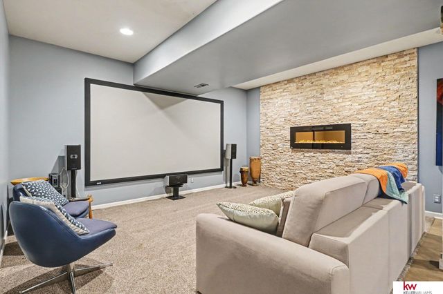 17219 Howard Plaza, Omaha, NE 68118