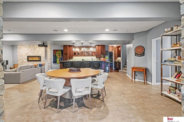 17219 Howard Plaza, Omaha, NE 68118