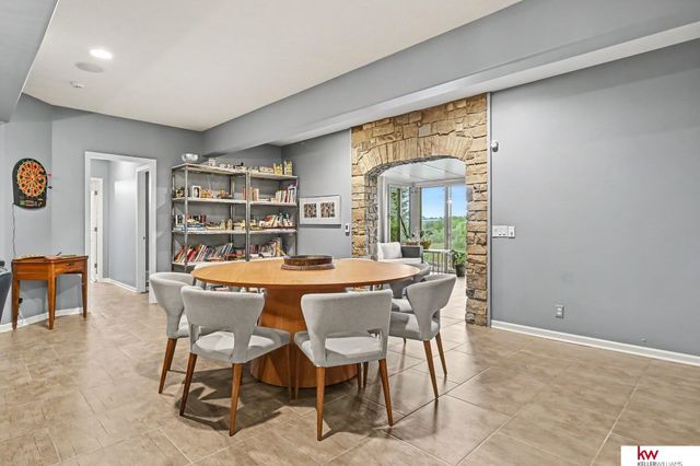 17219 Howard Plaza, Omaha, NE 68118