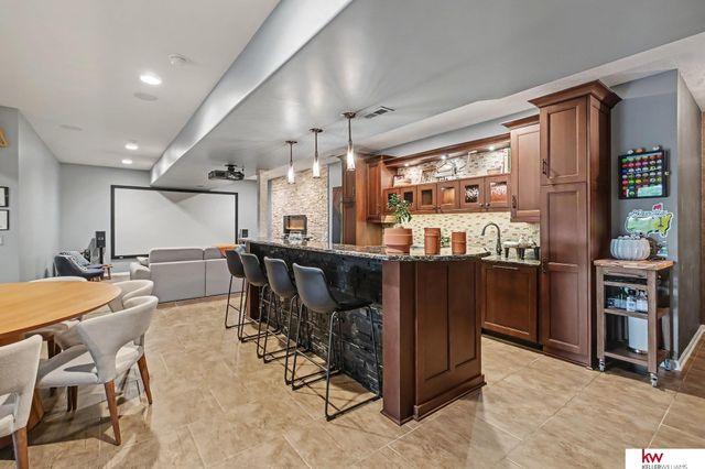 17219 Howard Plaza, Omaha, NE 68118