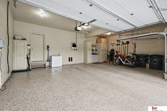 17219 Howard Plaza, Omaha, NE 68118