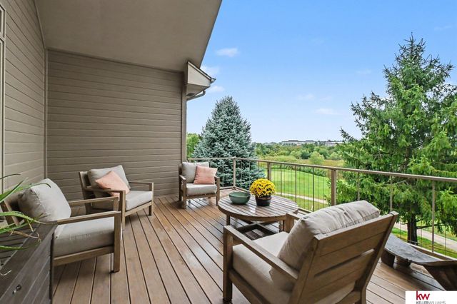 17219 Howard Plaza, Omaha, NE 68118