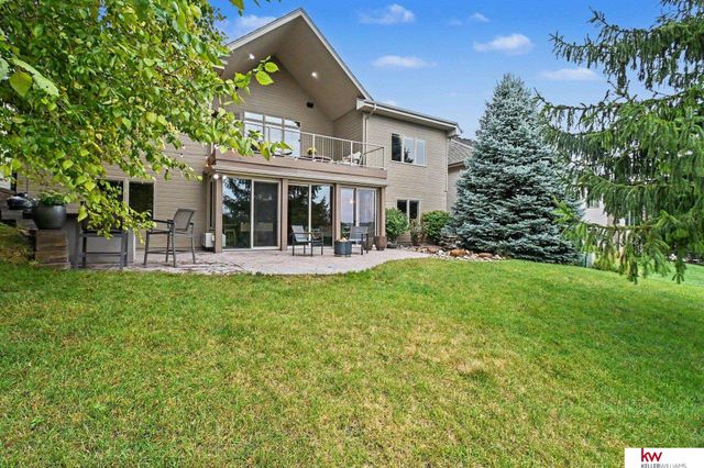 17219 Howard Plaza, Omaha, NE 68118