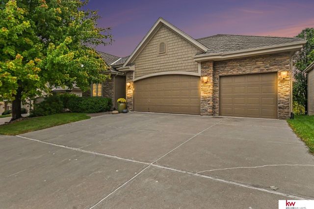 17219 Howard Plaza, Omaha, NE 68118