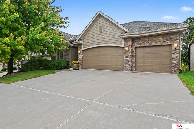 17219 Howard Plaza, Omaha, NE 68118