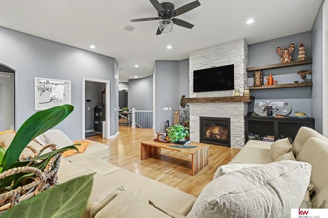 17219 Howard Plaza, Omaha, NE 68118