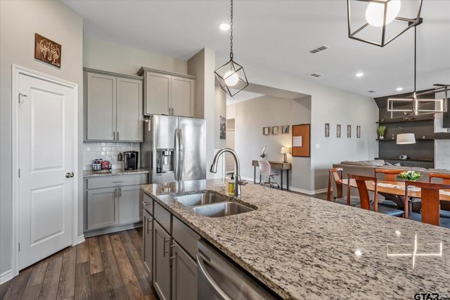 8030 Freestone Drive, Bullard, TX 75757