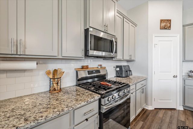 8030 Freestone Drive, Bullard, TX 75757