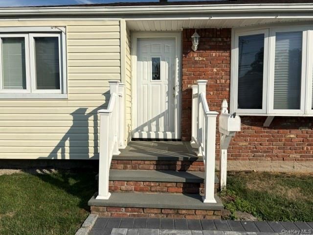 266 Central Park Road, Plainview, NY 11803