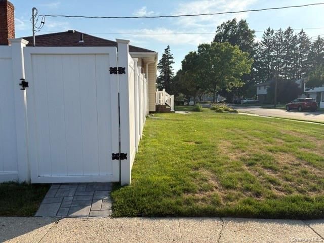 266 Central Park Road, Plainview, NY 11803