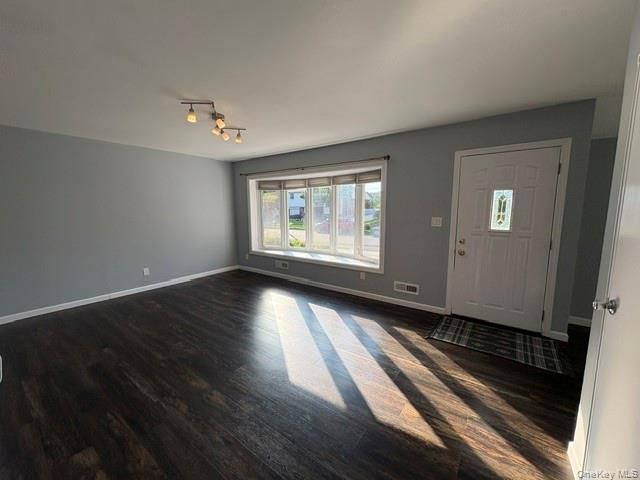 266 Central Park Road, Plainview, NY 11803