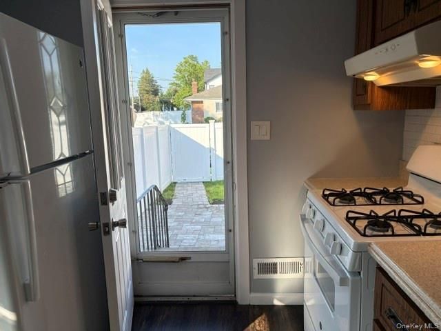 266 Central Park Road, Plainview, NY 11803