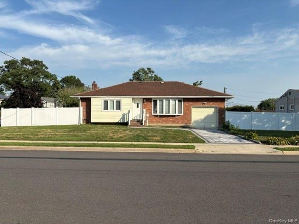 266 Central Park Road, Plainview, NY 11803