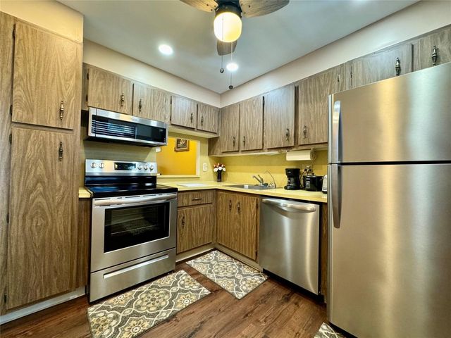 3070 Holiday Springs Boulevard 203, Margate, FL 33063