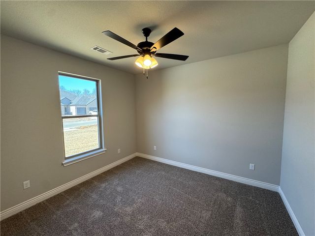 2105 N Dagan Street, Siloam Springs, AR 72761