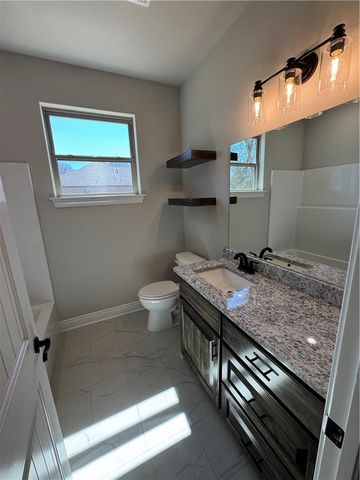 2105 N Dagan Street, Siloam Springs, AR 72761