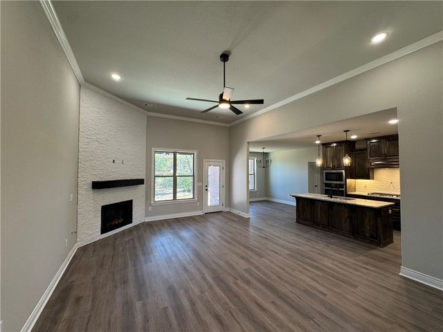 2105 N Dagan Street, Siloam Springs, AR 72761