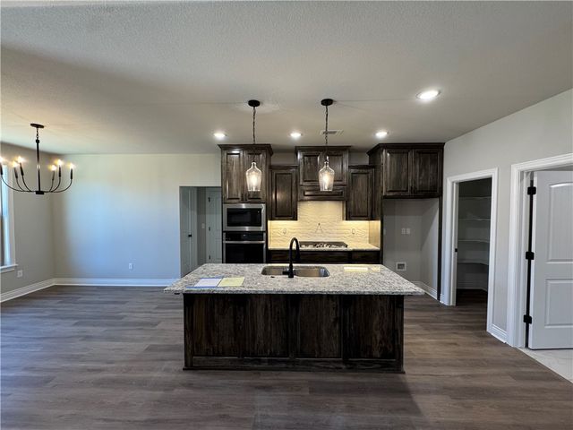 2105 N Dagan Street, Siloam Springs, AR 72761